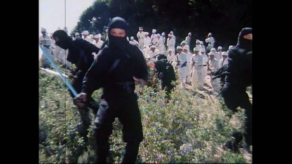 Kadr z filmu Hong Kil Dong, Demoniczni Japończyc pomimo technologicznej przewagi ulegają koreańskiej masie