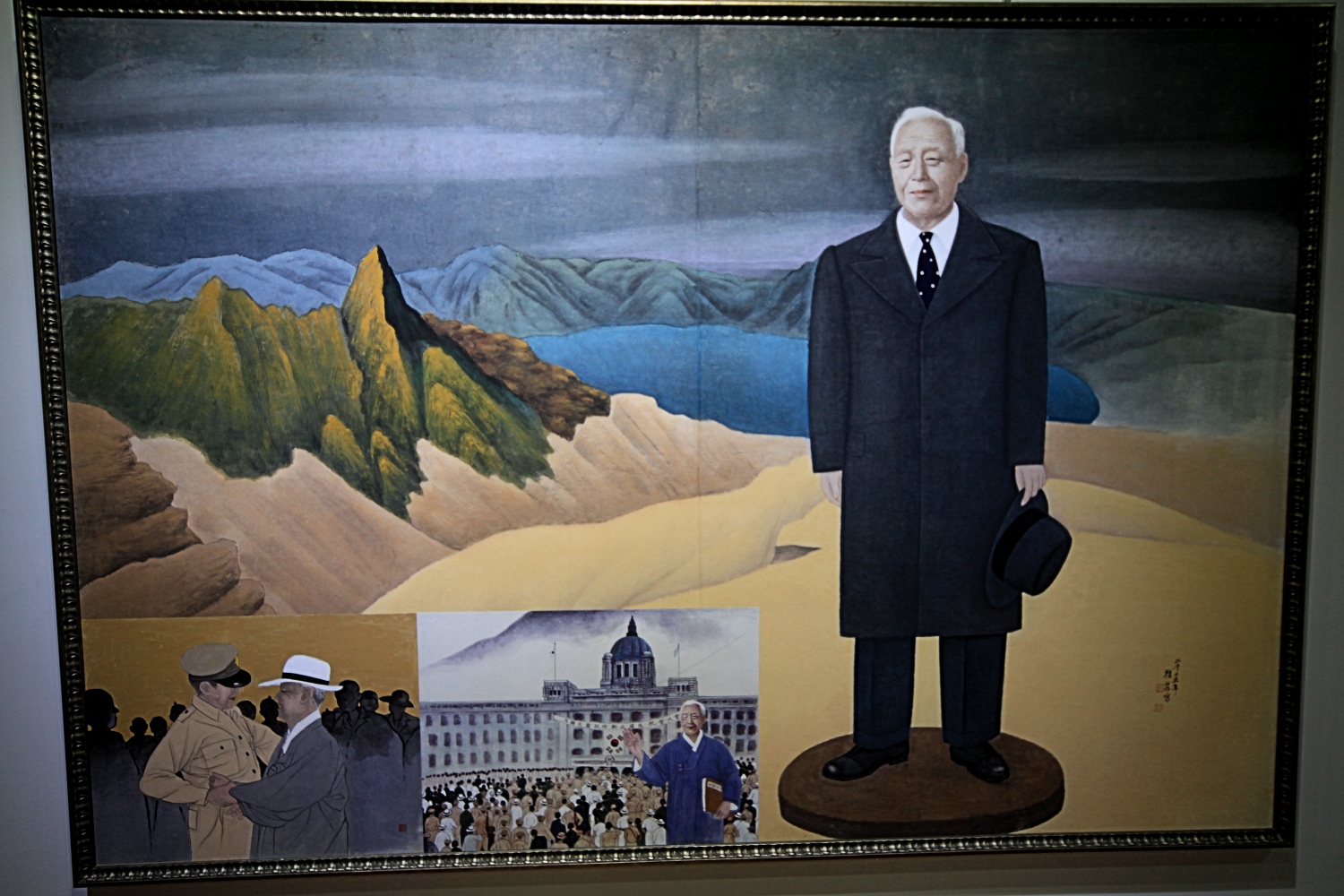 Rhee Syngman na szczycie góry Paektu prezentuje się mniej spektakularnie niż Kim Dzong Un. Natomiast scenka miłosna z generałem MacArthurem (w dolnym lewym rogu) nas urzekła. Fot. RH