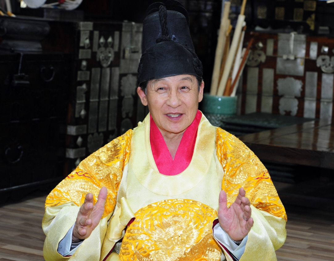 Przywróćmy w Korei monarchię! Wywiad z Yi Seokiem, wnukiem króla Gojonga